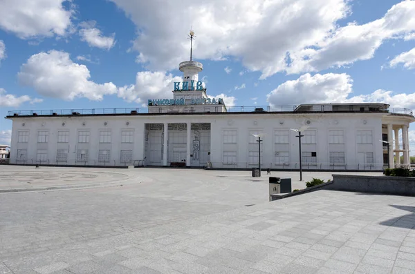 Метро «Поштова площа»